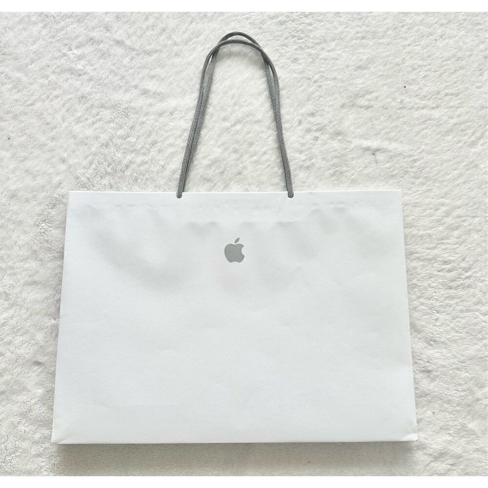 White and gray apple gift bag ￼